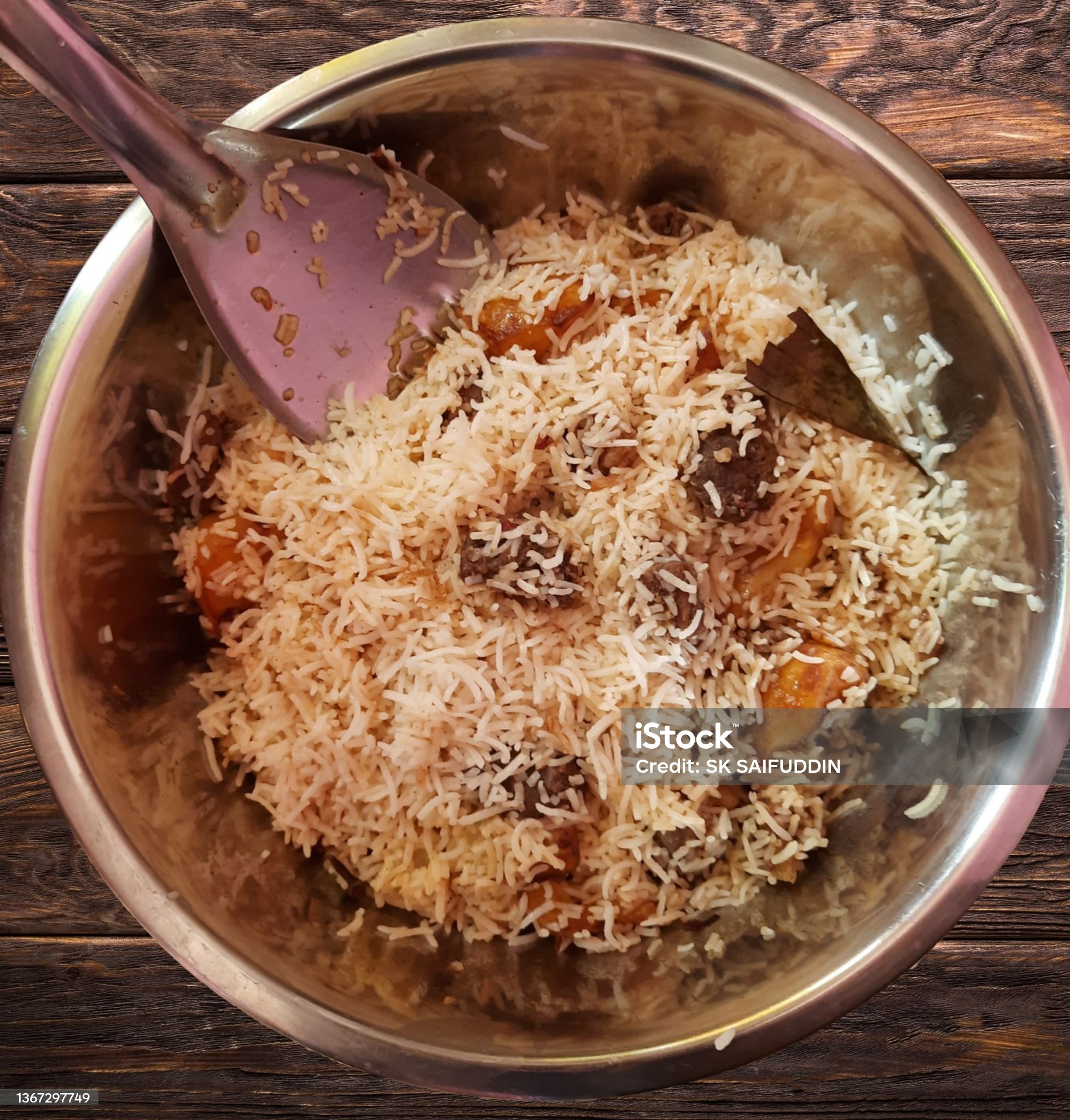 Dum cooking process in sealed pots